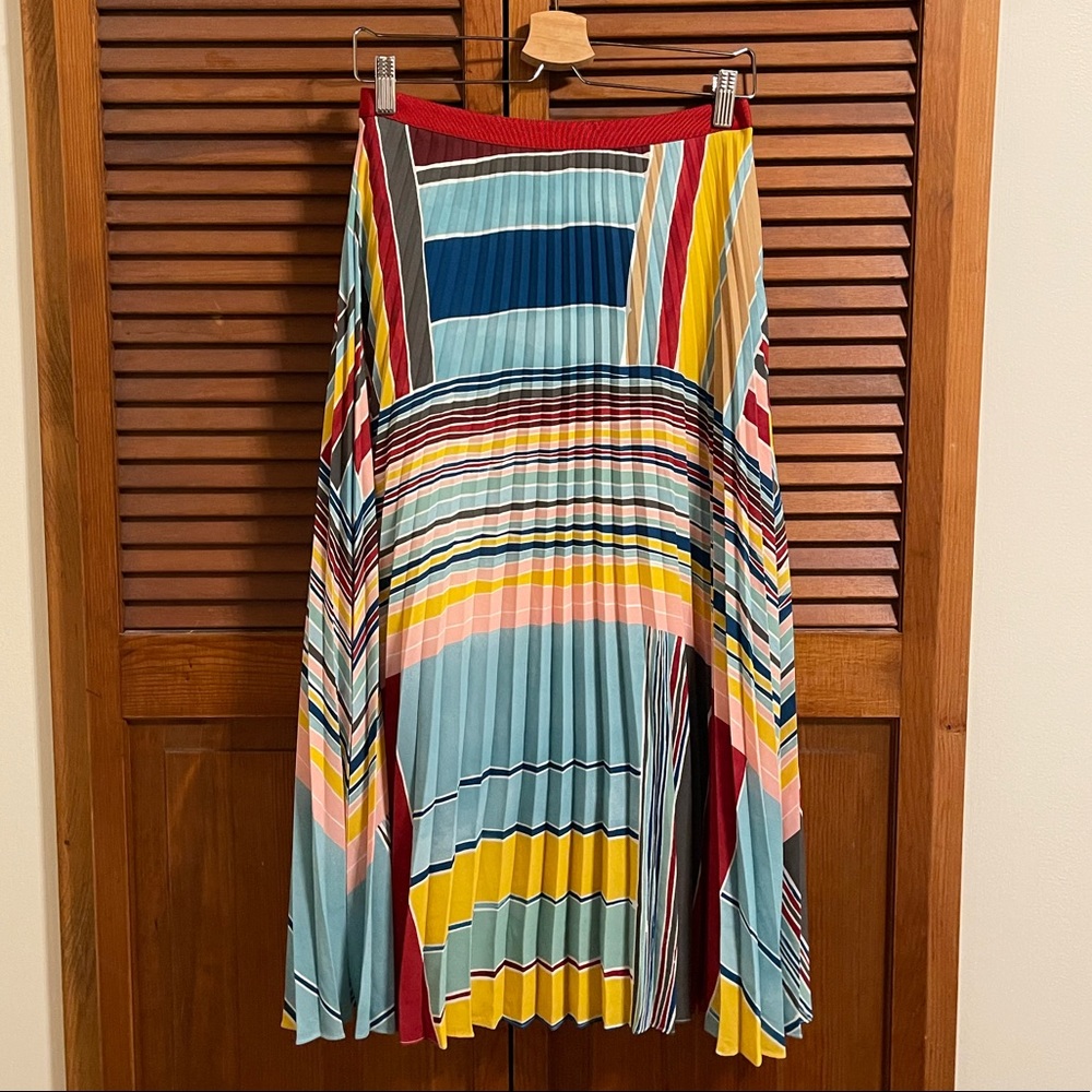 Loft Flowey pleated skirt